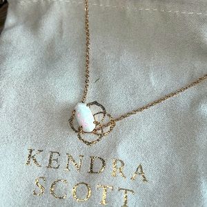 Kendra Scott Elisa pendant necklace. Rose gold and iridescent pink/white